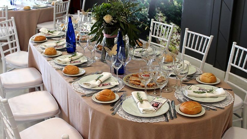 comunión en hacienda Romero, mesas vestida para evento