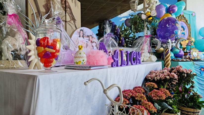 comunión en hacienda Romero, decoración de flores y globos